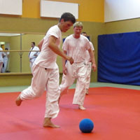 Einige Judokas knnen sogar Fussball spielen!